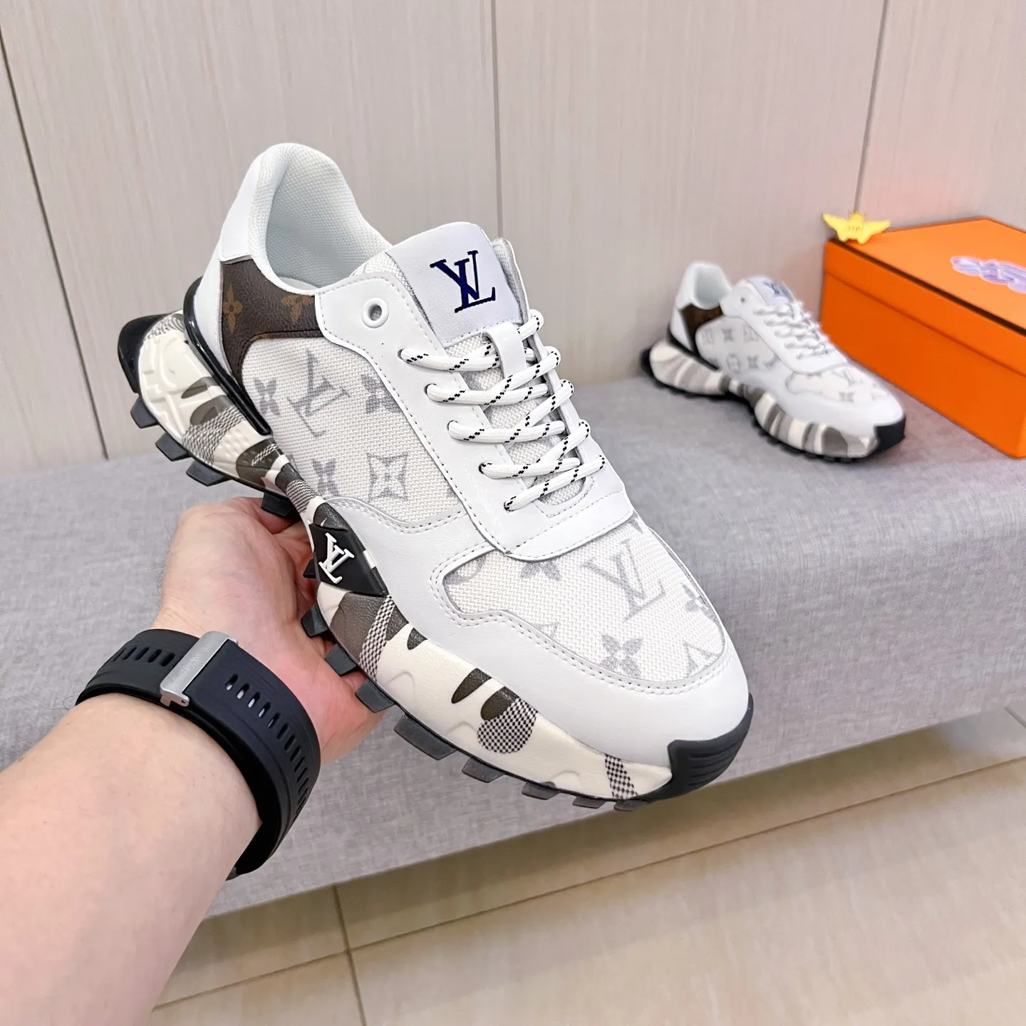 Men's shoes💰 460💰[LV]🔥Louis Vuitton, high-end men's shoes brand, official website 1:1 latest masterpiece: the upper is made of Italian imported first-layer cowhide with a comfortable and breathable lining➕original non-slip and wear-resistant outsole🔥, making walking more convenient and comfortable! An exclusive new model, a stunning work, a beautiful 1:1 replica [color] compared to the official quality! Create a fashionable personality to set off your uniqueness! A must-have for trendy men! Classic 🔥 Size: 38-44 Color: 🔥 2 colors available 🔥.